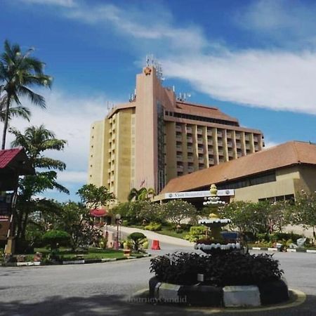 Primula Beach Hotel Kuala Terengganu Bagian luar foto